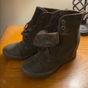 Blowfish wedge sneaker